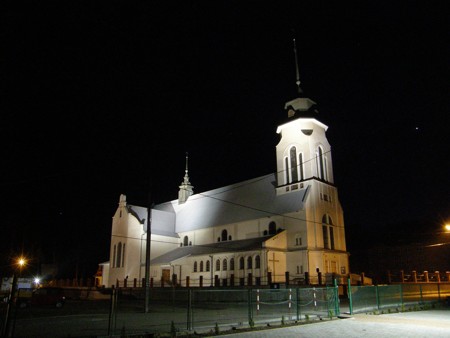 Nowy kościół nocą.